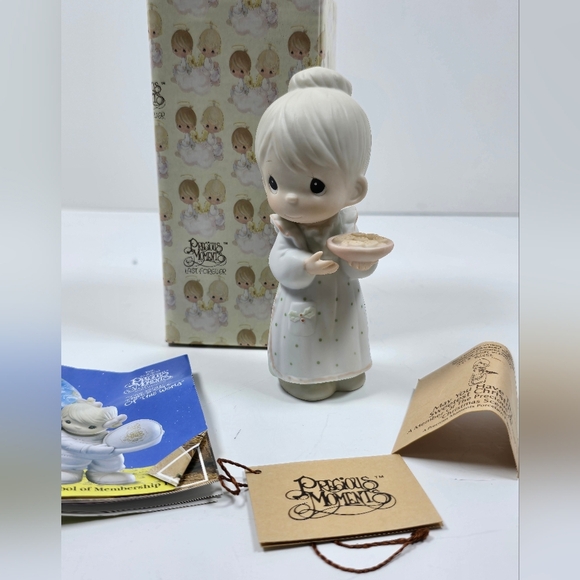 Precious moments figurine may you have the sweetest Christmas 1985 15776 - Picture 1 of 9
